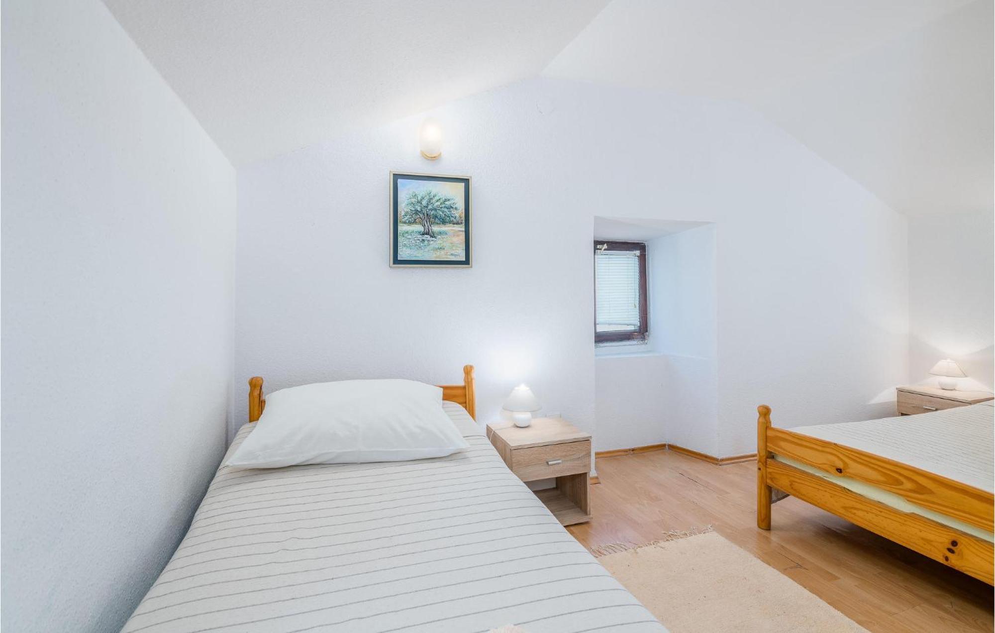 Amazing Home In Malinska Dubasnica With Wifi 外观 照片