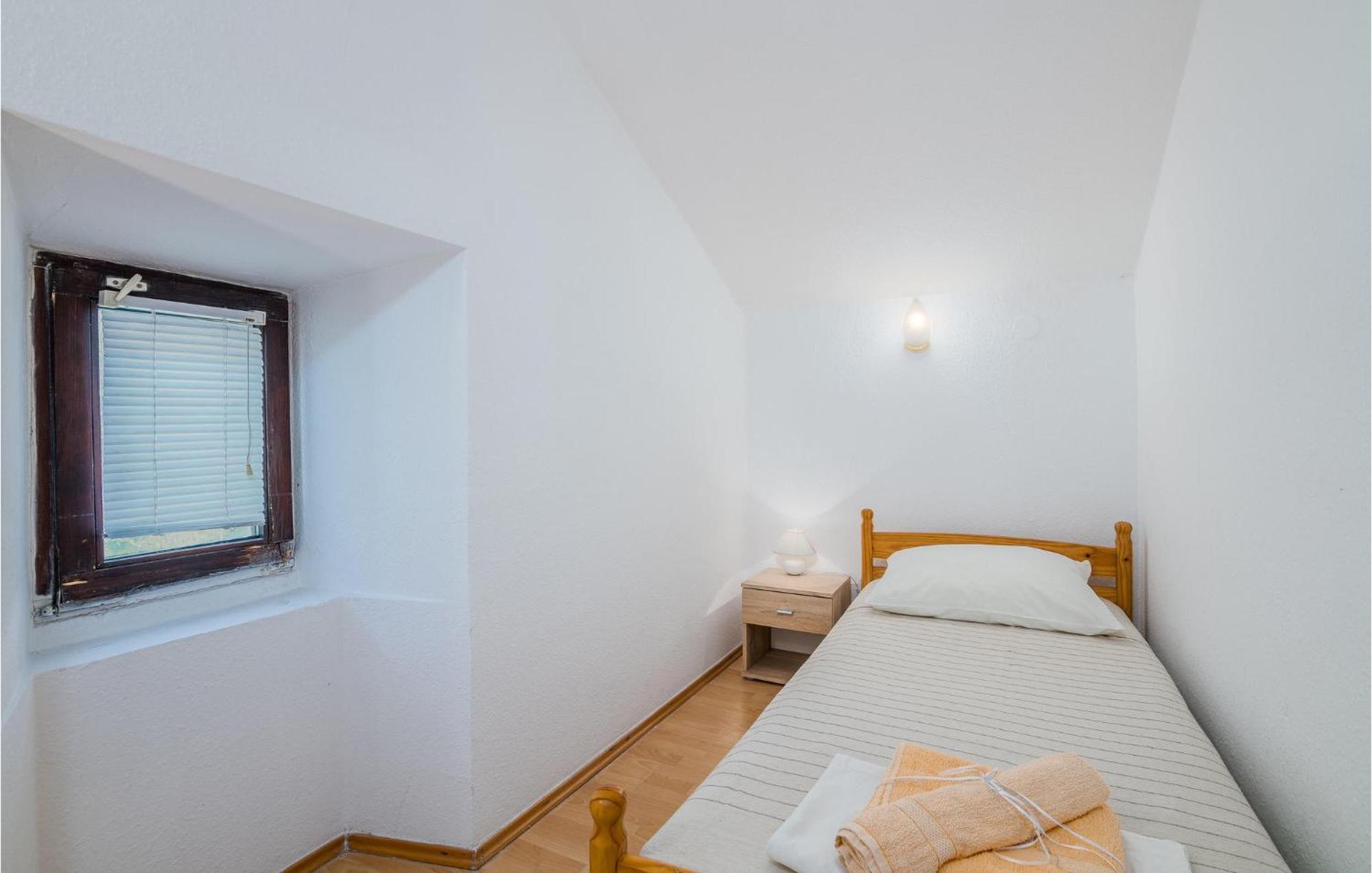 Amazing Home In Malinska Dubasnica With Wifi 外观 照片