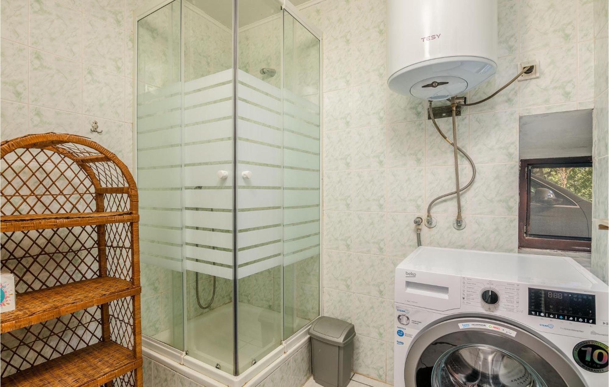 Amazing Home In Malinska Dubasnica With Wifi 外观 照片